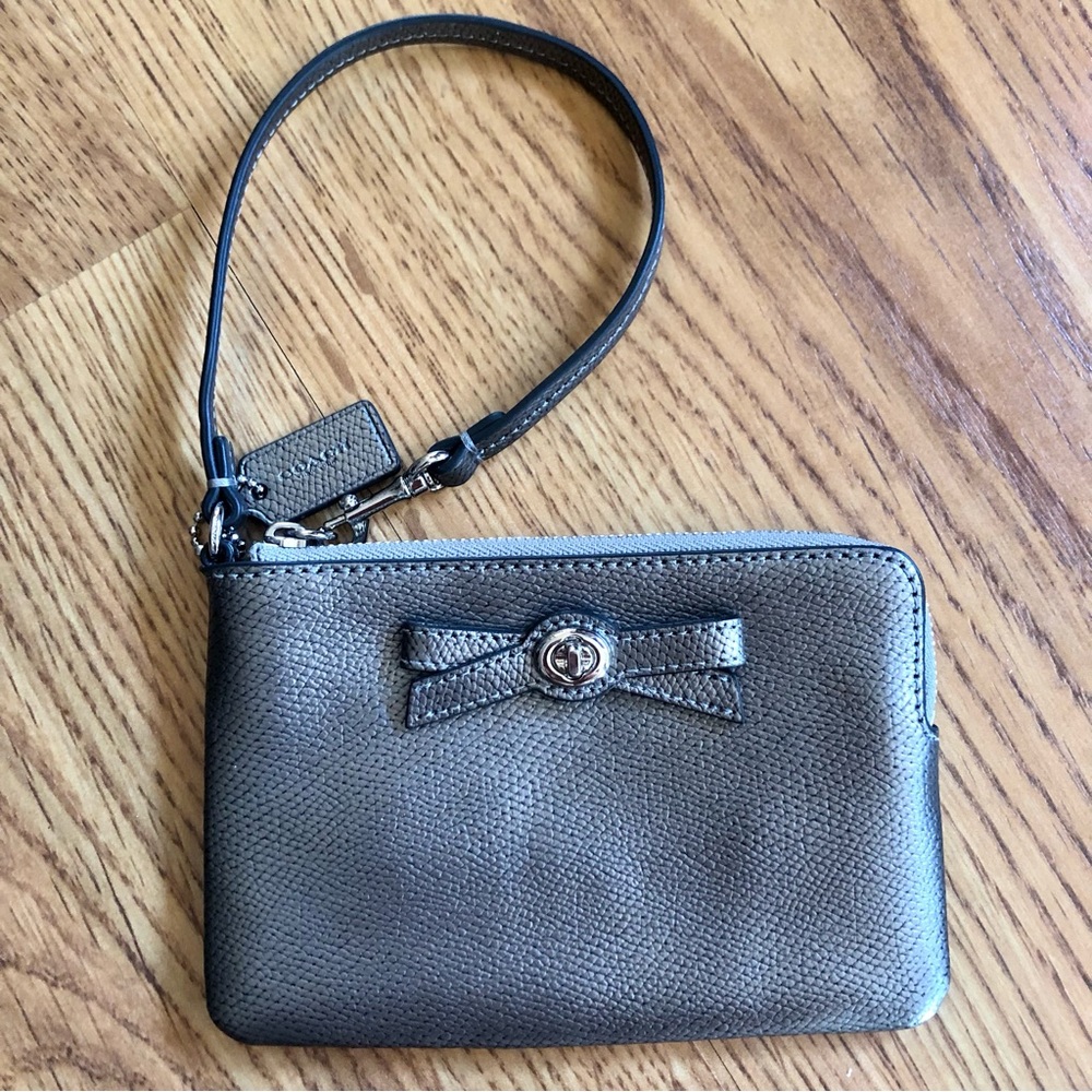 Coach Turnlock Bow Wristlet